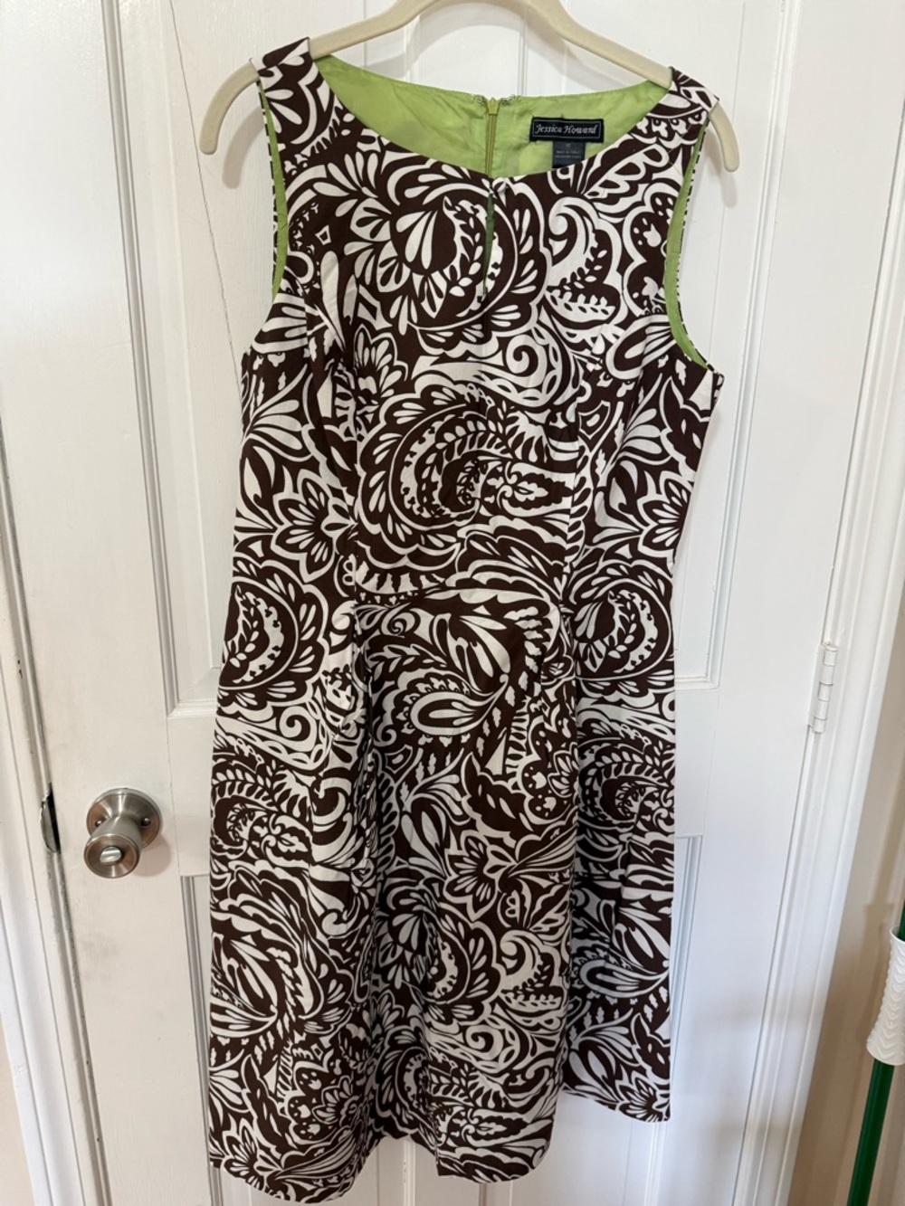 Jessica Howard Brown & White Printed Midi Dress is Lined, measures 40 x 18”